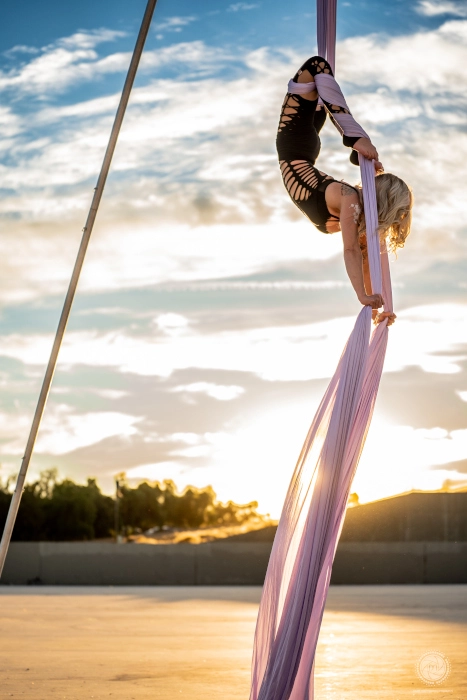 Aerial-silk-performers-for-hire